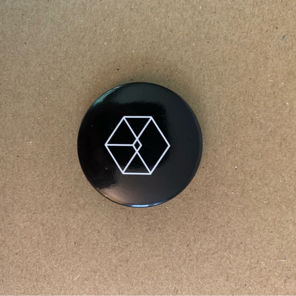 OFFICIAL MERCH - EXO EXODUS Album Logo Circular Magnet (2x)